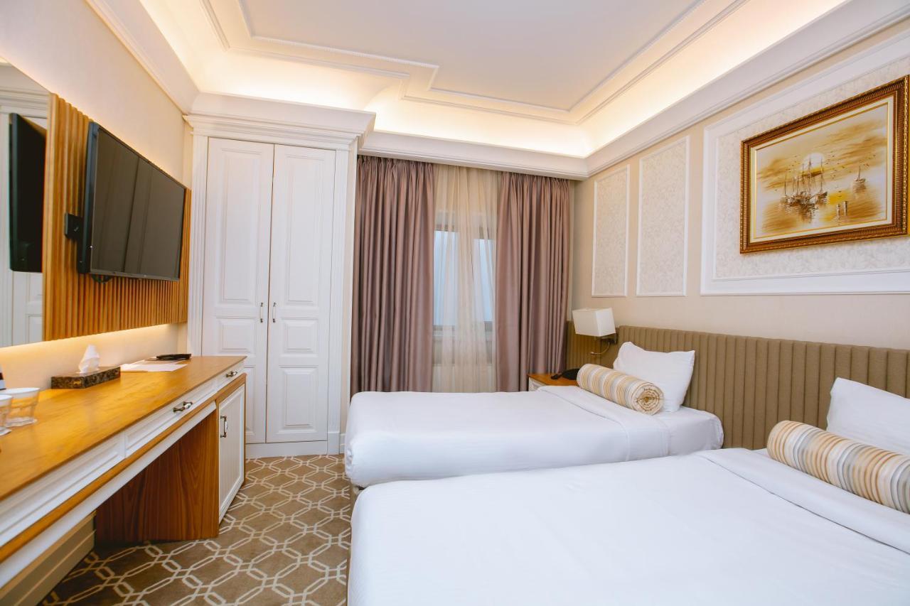 Theatrum Hotel Баку Екстериор снимка