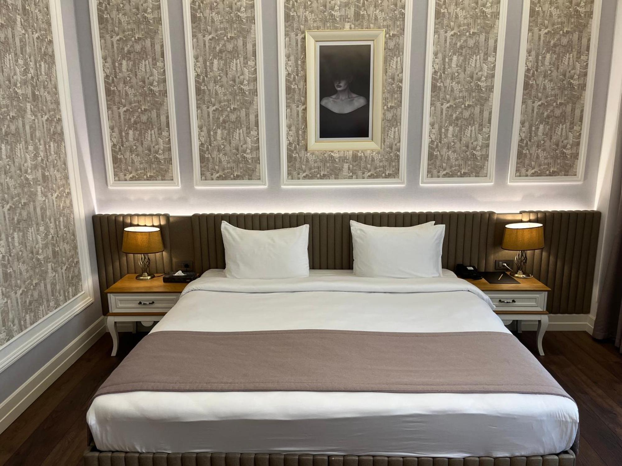 Theatrum Hotel Баку Екстериор снимка