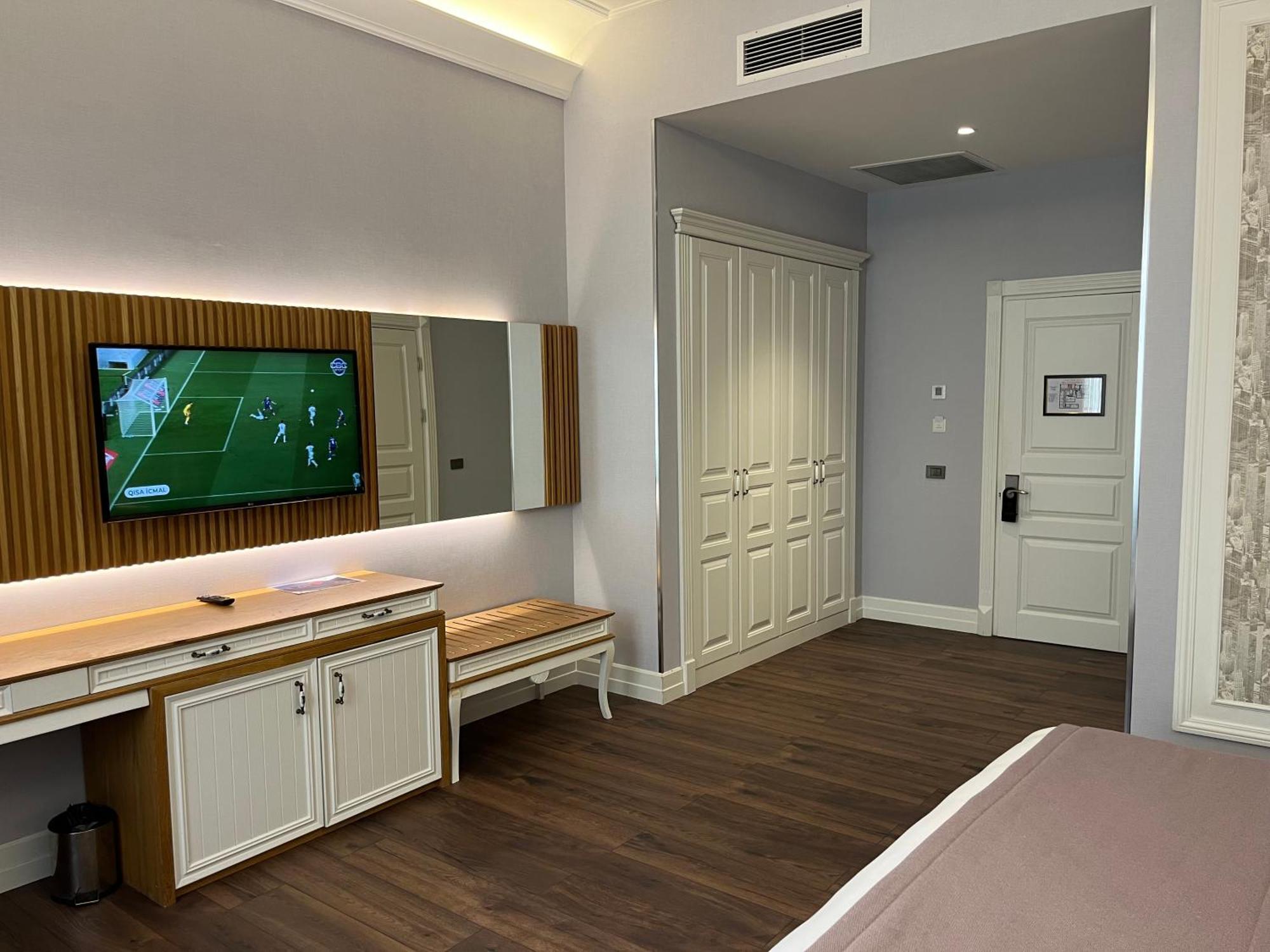 Theatrum Hotel Баку Екстериор снимка